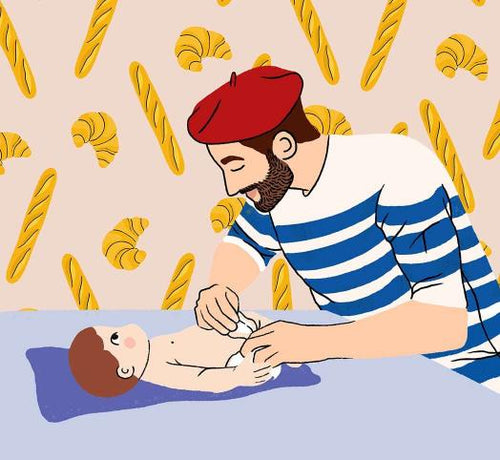 Image d'un papa avec une marinière et un beret qui change son bébé  - Mustela Belgium - 1