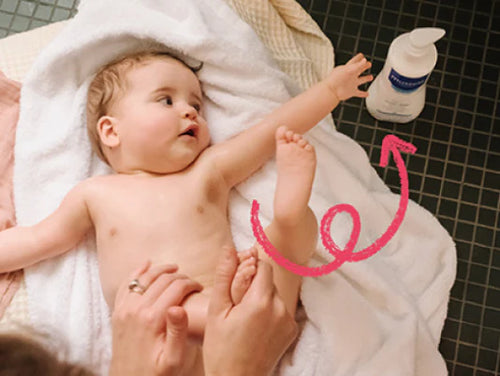 bebe-allonge-sur-table-change - Mustela Belgium - 1