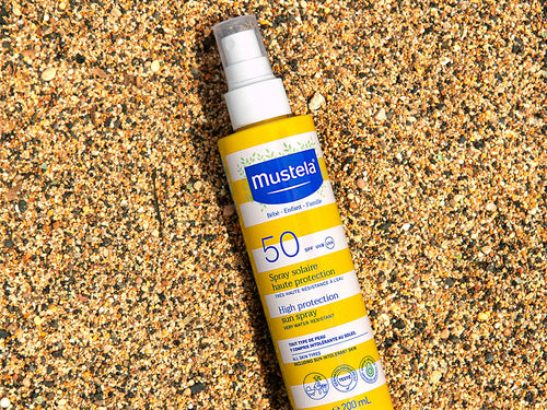 spray solaire mustela plage resistant sable - Mustela Belgium - 2