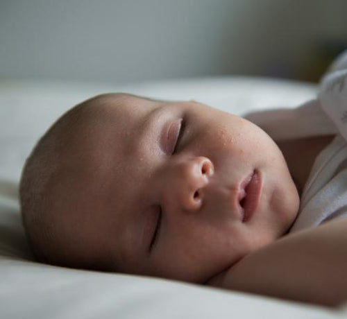 Visage d'un bébé qui dort - Mustela Belgium - 1