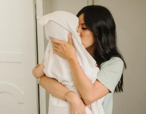 maman-bebe-sortie-bain - Mustela Belgium - 1