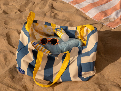 grand-sac-xxl-plage-coton-recycle-rayures-bleu-blanc-jaune-mustela-2 - Mustela Belgium - 1