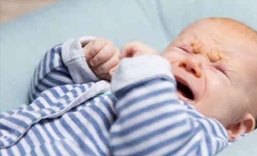 Babycoliek: hoe ze te herkennen, te verlichten en te voorkomen? 